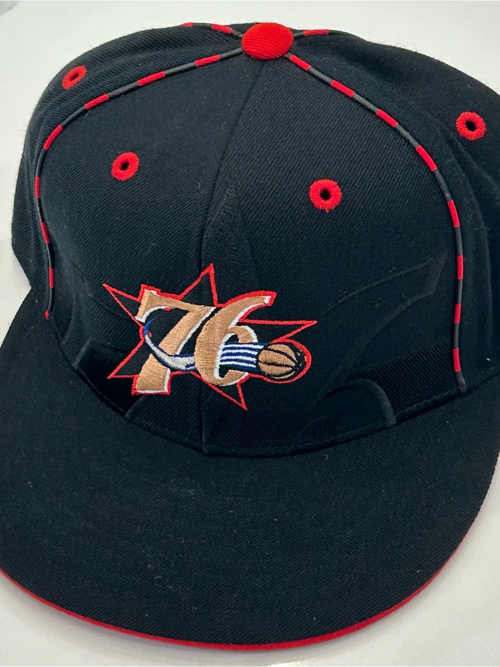 Philadelphia 76ers NBA UNK Cap Black Red Fitted Cap Size 7 3/8 NEW